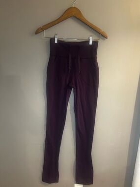 Lululemon Plum High Rise Jogger Leggings Size 4 Athletic Yoga Pants Pockets